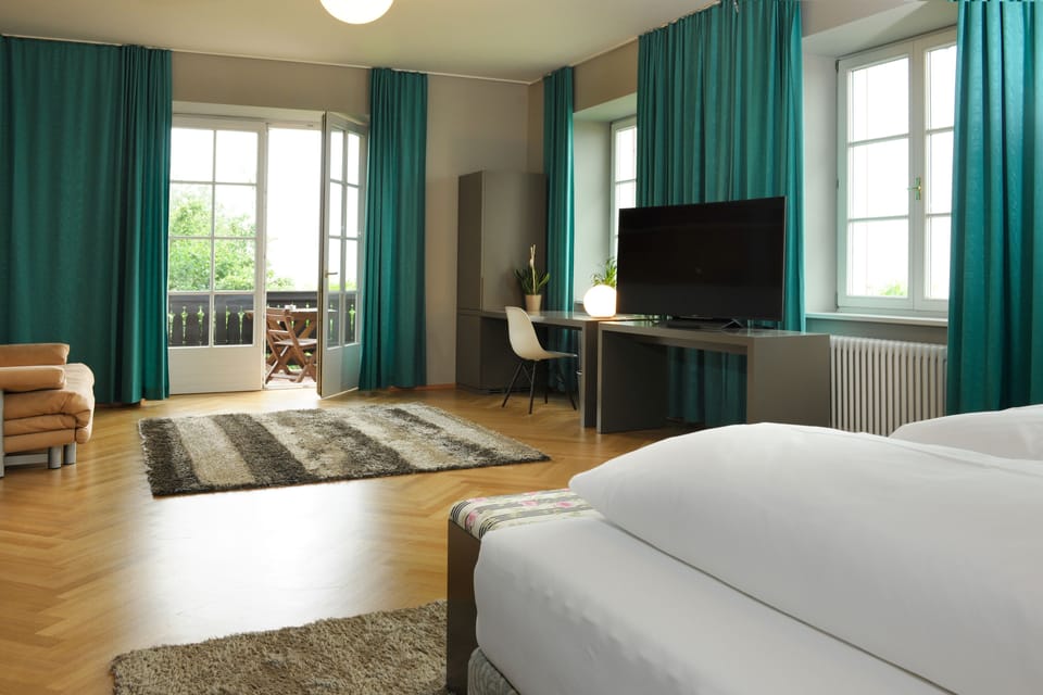 Weingartenzimmer Deluxe | Minibar, in-room safe, desk, free WiFi