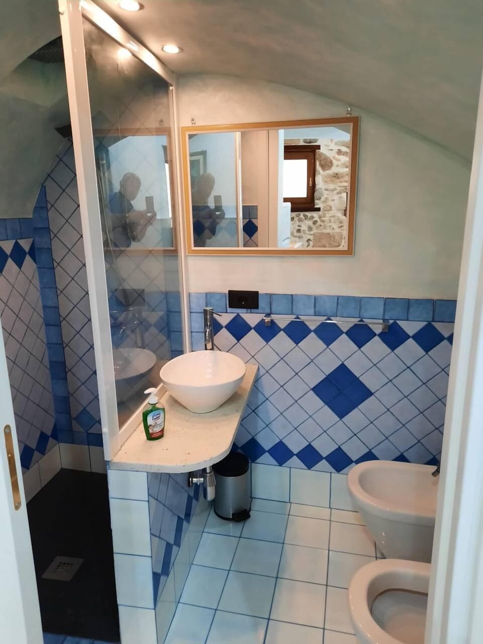 Classic Studio, 1 Queen Bed | Bathroom | Shower, free toiletries, hair dryer, slippers