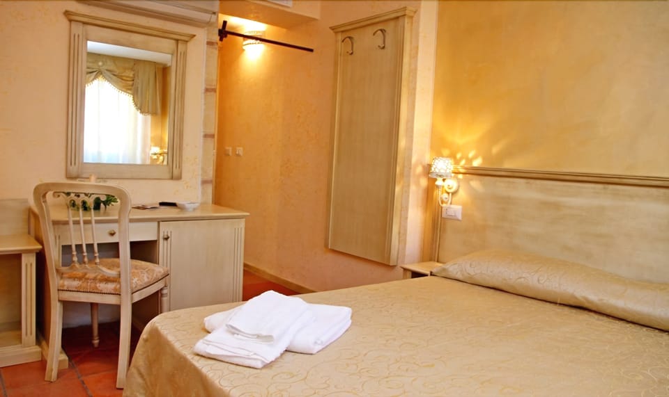 Minibar, in-room safe, desk, free WiFi