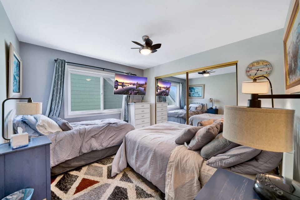 Second Bedroom, Twin and FUll Beds, Large Smart TV