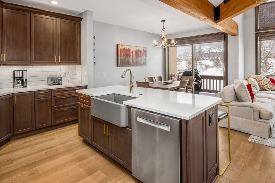 Townhome, 5 Bedrooms | Private kitchen | Coffee/tea maker, fridge, microwave, oven