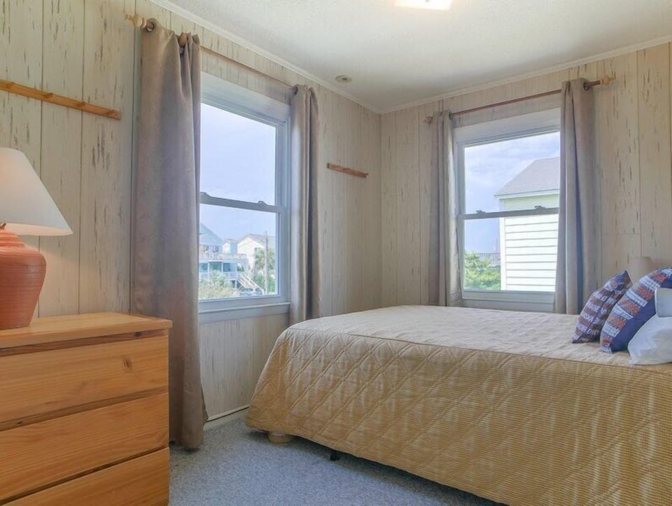 Fifth Bedroom - Full Bed