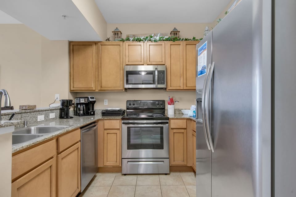 Full kitchen has all you need