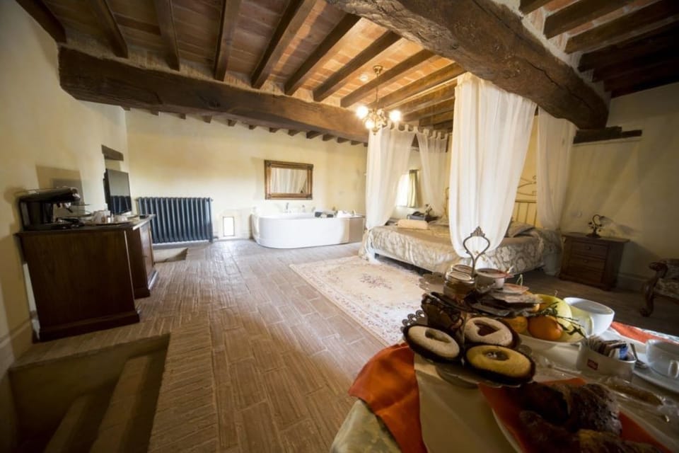 Suite (Spa package) | Minibar, in-room safe, desk, free WiFi