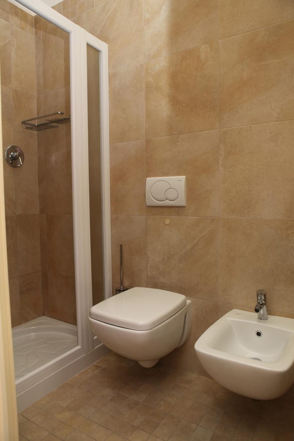 Shower, free toiletries, hair dryer, bidet