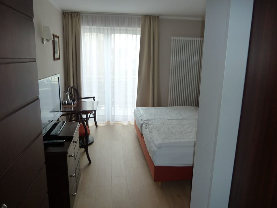 Double Room, Sea View | In-room safe, cribs (free), WiFi (free)