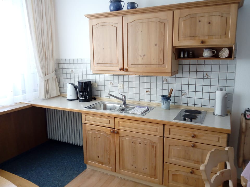 Studio, Kitchenette | Private kitchenette | Full-size fridge, oven, stovetop, dishwasher