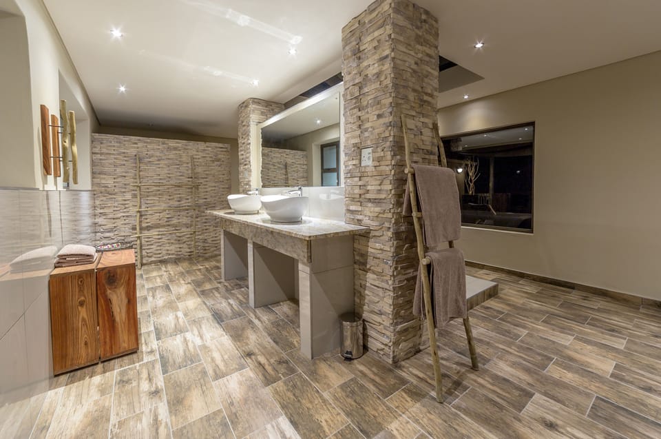 Junior Suite, Private Pool | Bathroom | Free toiletries, towels, toilet paper