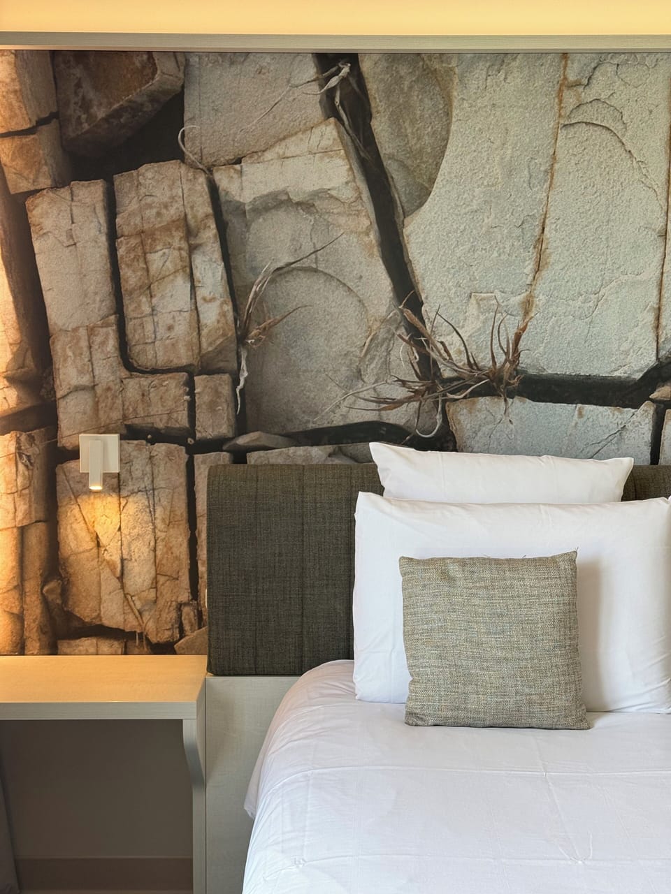 Classic Twin Room, 2 Twin Beds | Pillowtop beds, minibar, in-room safe, blackout drapes