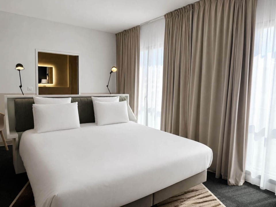 Privilege, Premium Room, 1 Double Bed | Pillowtop beds, minibar, in-room safe, blackout drapes