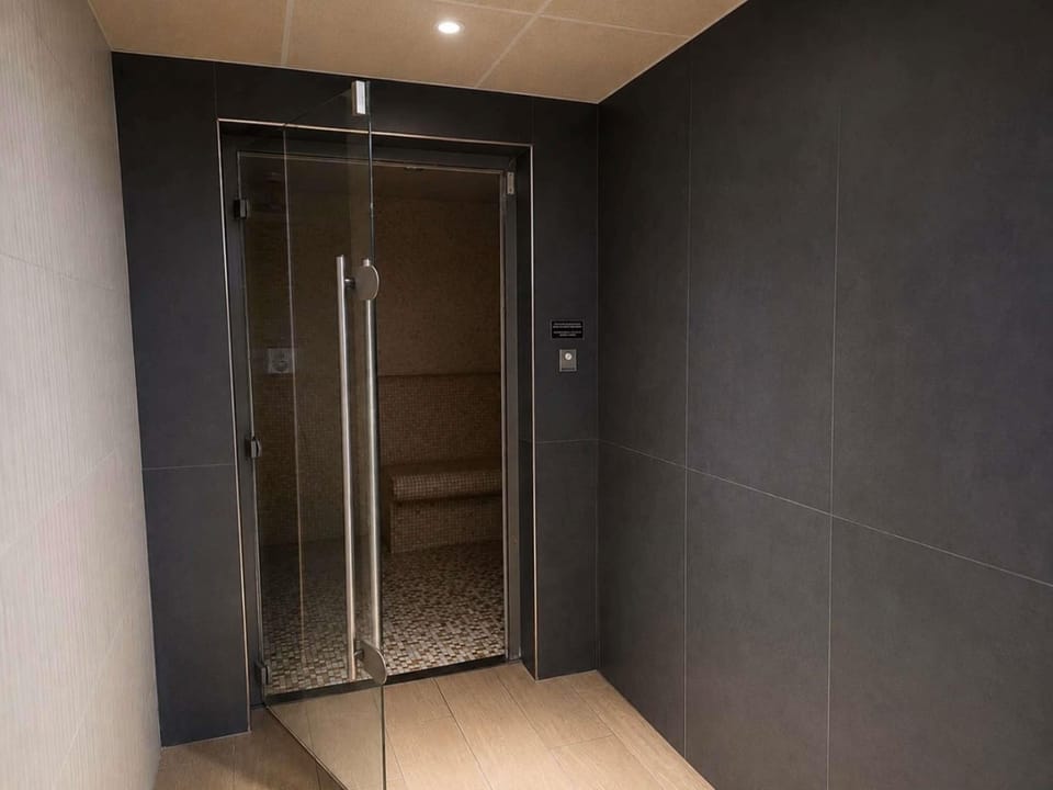 Sauna, hot tub, steam room, body treatments, body wraps, body scrubs