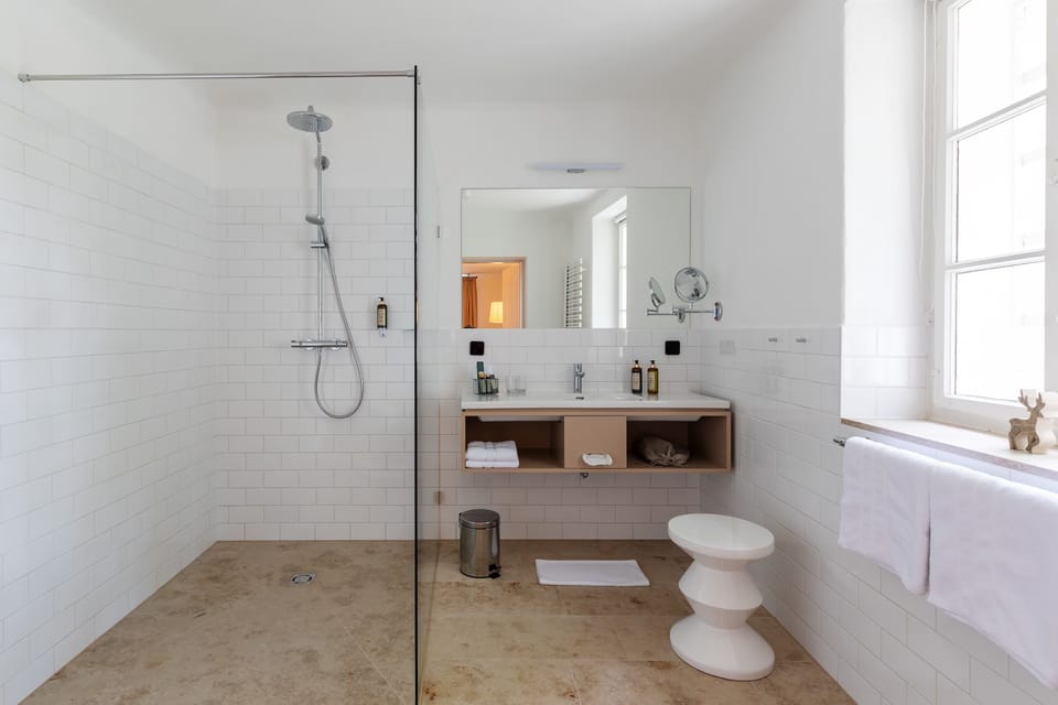 Junior Suite | Bathroom | Shower, rainfall showerhead, free toiletries, hair dryer