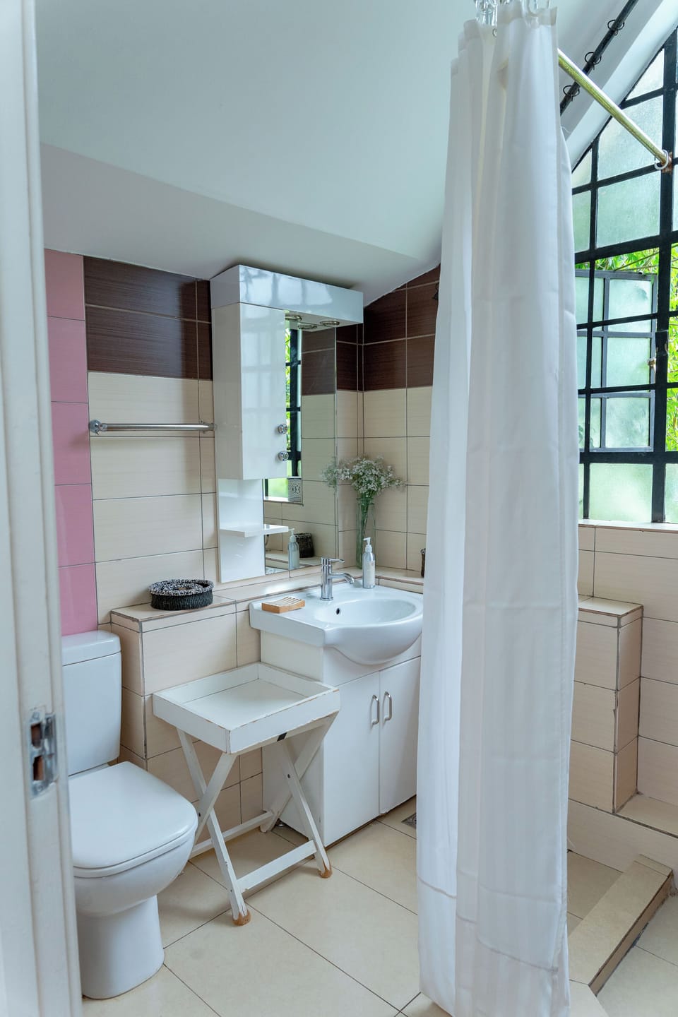 Superior Double Room, Garden View | Bathroom | Rainfall showerhead, free toiletries, hair dryer, bidet