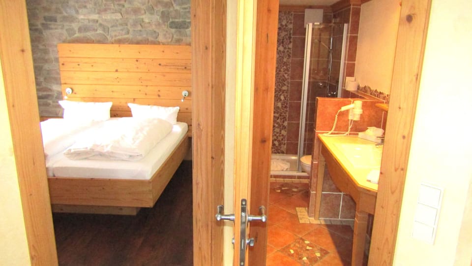 Exclusive Suite, 1 Bedroom | 1 bedroom, minibar, in-room safe, soundproofing