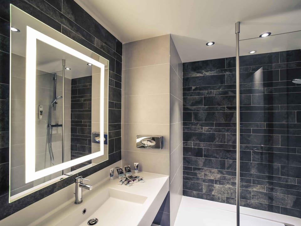 Classic Room, 1 Double Bed | In-room safe, desk, iron/ironing board, free cribs/infant beds