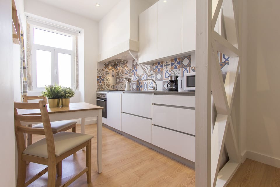 Apartment, 1 Bedroom, Kitchen | Private kitchen | Full-size fridge, microwave, oven, stovetop