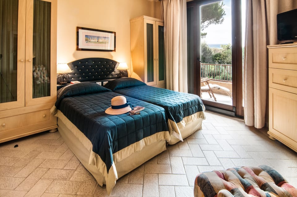 Twin Room, Sea View | In-room safe, desk, blackout drapes, free WiFi