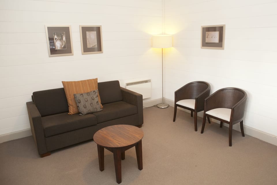 Suite, 1 Queen Bed (Heritage) | Living room | Flat-screen TV, pay movies