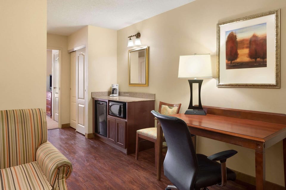 Suite, 1 Bedroom, Non Smoking | Premium bedding, pillowtop beds, in-room safe, desk