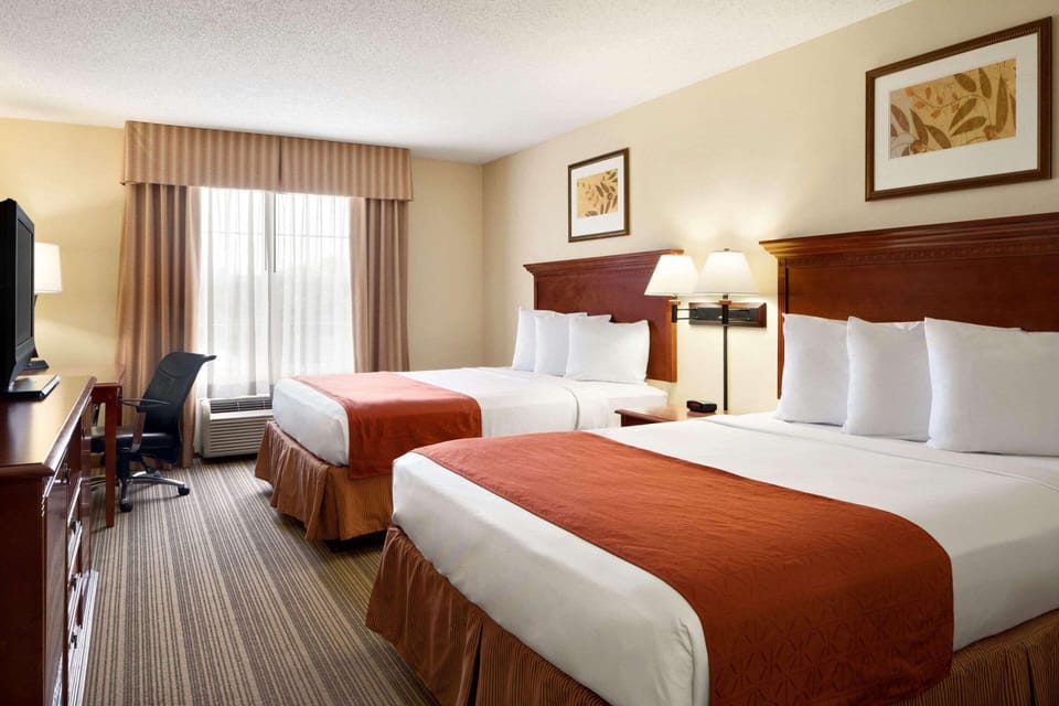 Premium bedding, pillowtop beds, in-room safe, desk