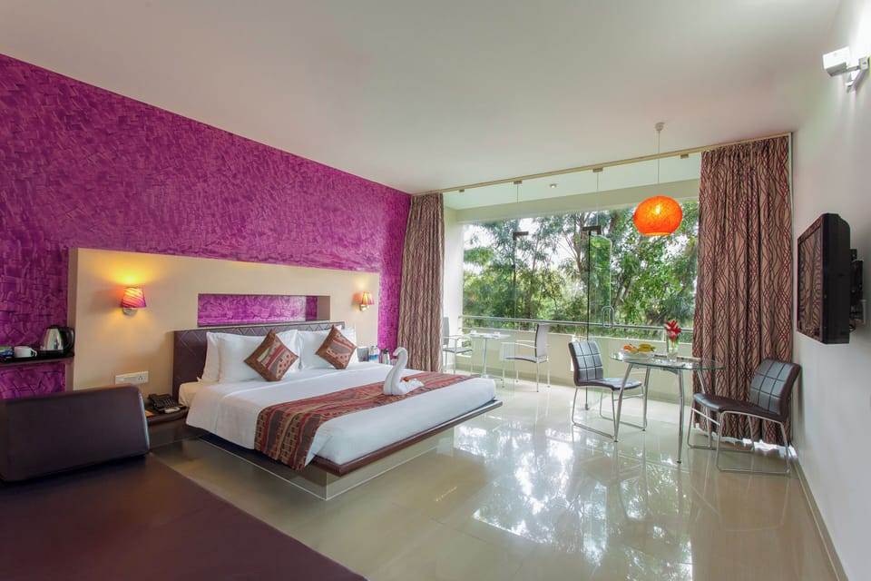Classic room with Balcony | Premium bedding, desk, blackout drapes, iron/ironing board