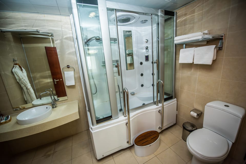 Junior Suite, 1 King Bed, Balcony | Bathroom | Free toiletries, hair dryer, slippers, towels