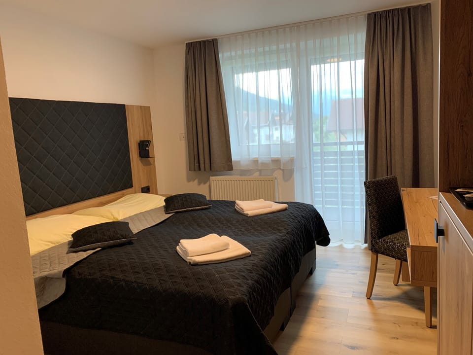 Classic Double or Twin Room, Mountain View | Pillowtop beds, individually decorated, individually furnished, desk