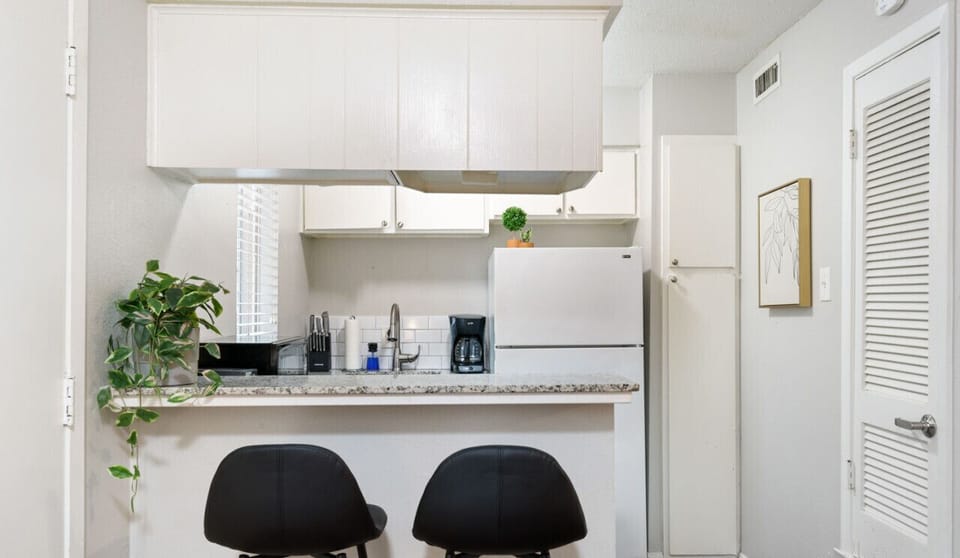 Fuly equipped kitchen with all the essentials plus bar seating