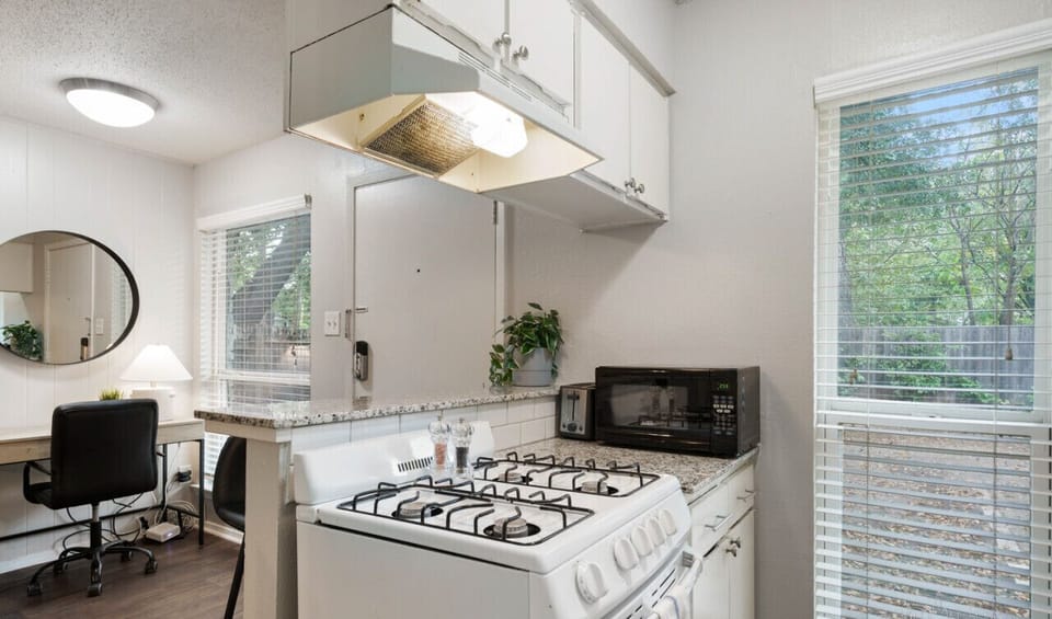 Fuly equipped kitchen with all the essentials plus bar seating