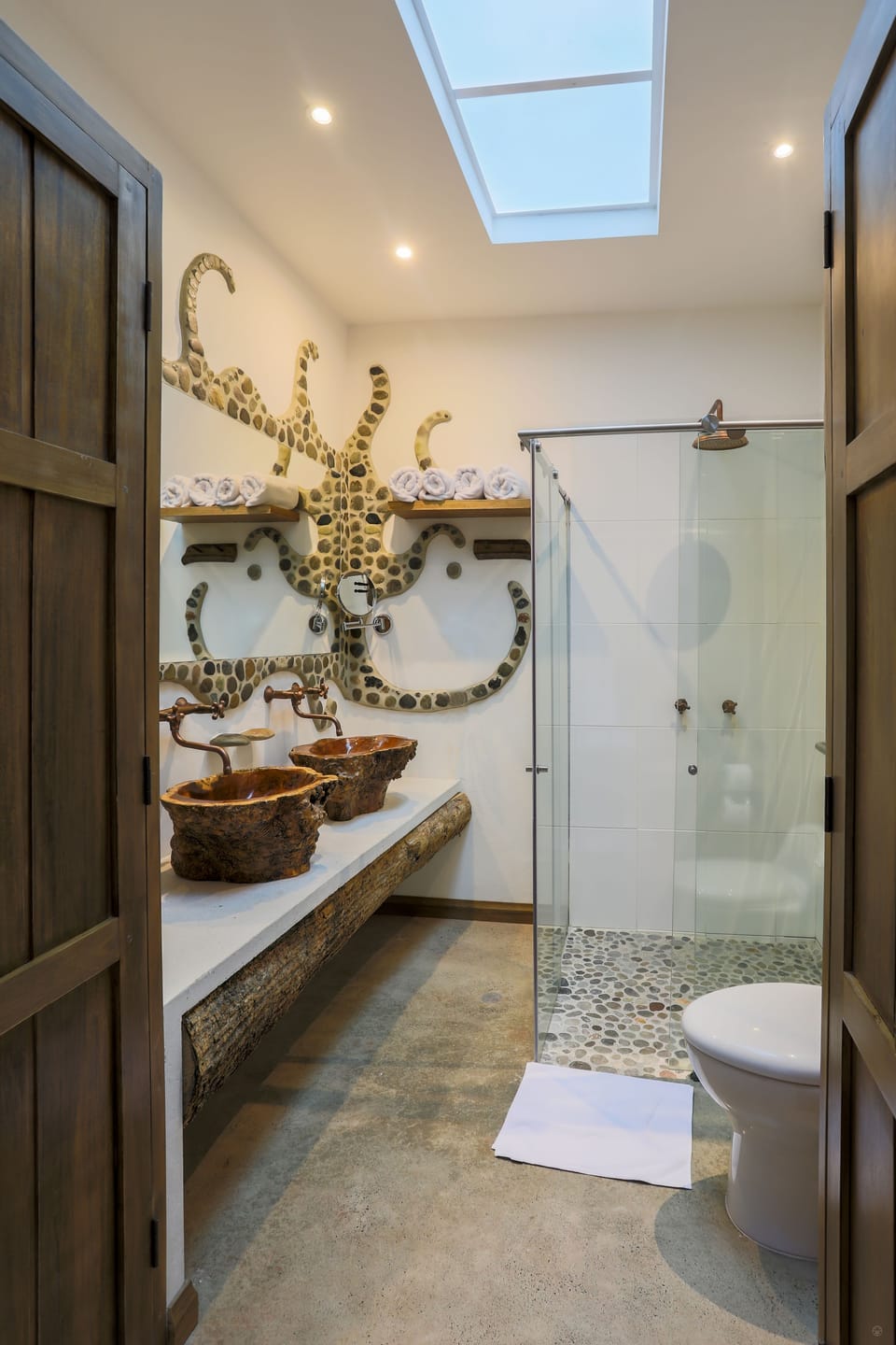 Suite | Bathroom | Free toiletries, hair dryer, towels