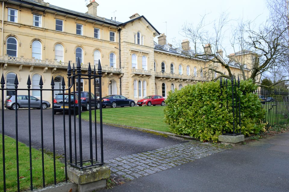 Luxury first floor apartment at central of Cheltenham, allocated parking