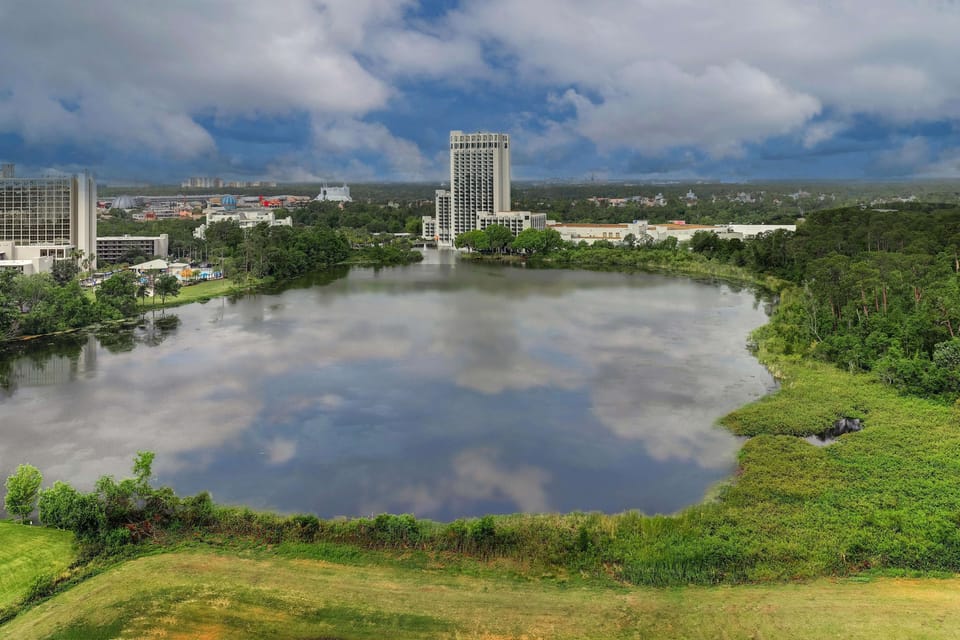 Premium bedding, in-room safe, desk, laptop workspace