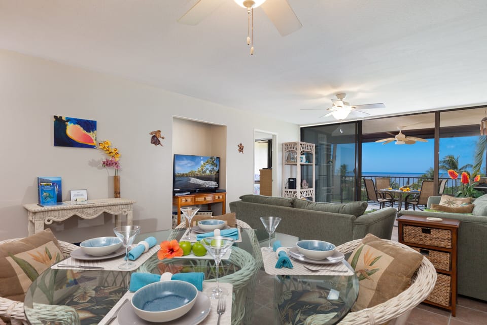 Inside dining area inside Country Club Villas 219