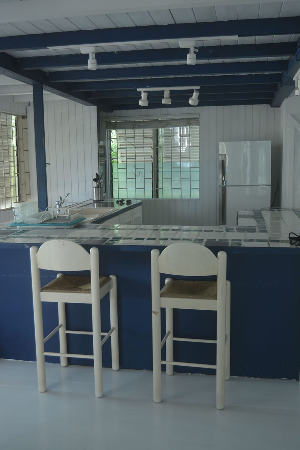  Open plan kitchen.
Seating at Kitchen counter