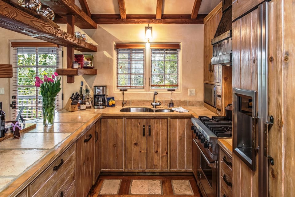 Fully Equipped Gourmet Kitchen