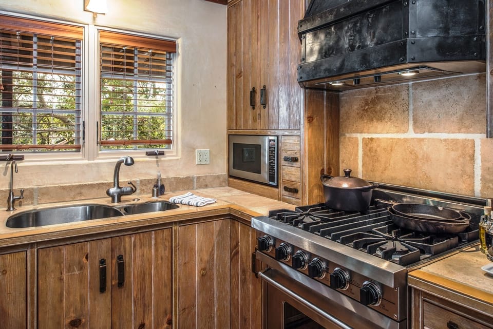 Fully Equipped Gourmet Kitchen