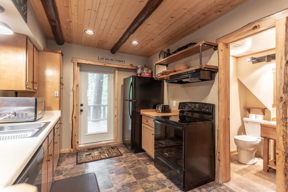Eagles Nest Retreat! Private Decks In Town (111)