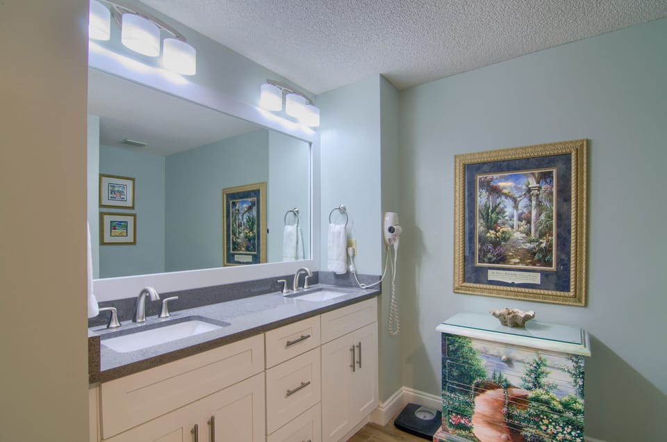 Master bathroom 