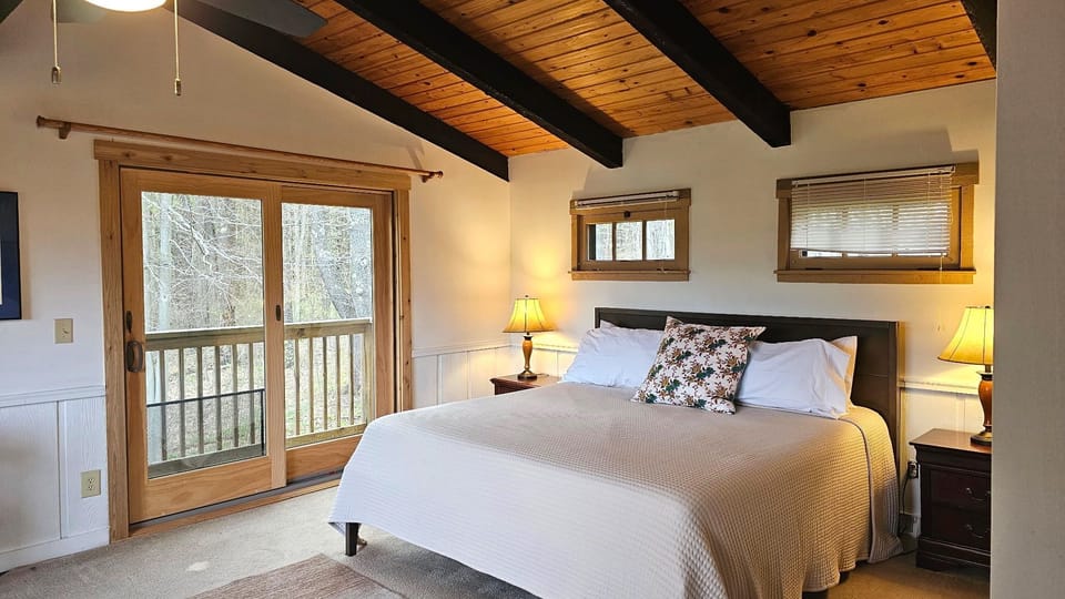 Upstairs King Master Bedroom