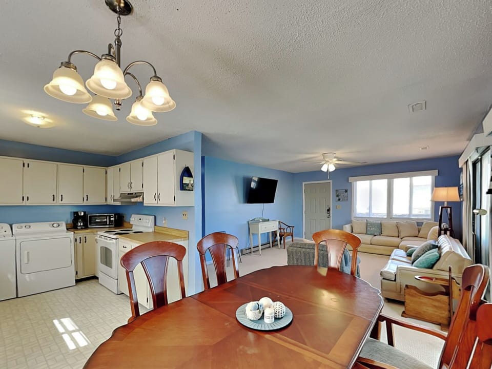 Dining Area - Seating for 6