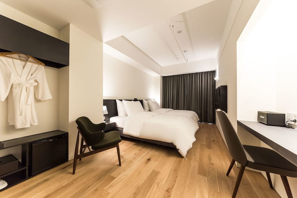 Business Twin Room | Blackout drapes, soundproofing, free WiFi, bed sheets