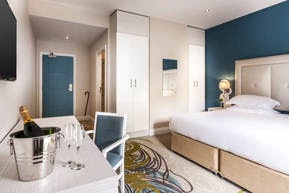 Egyptian cotton sheets, premium bedding, in-room safe