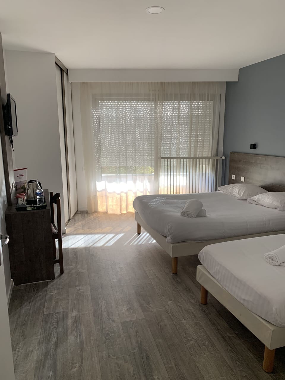 Triple Room | Iron/ironing board, bed sheets