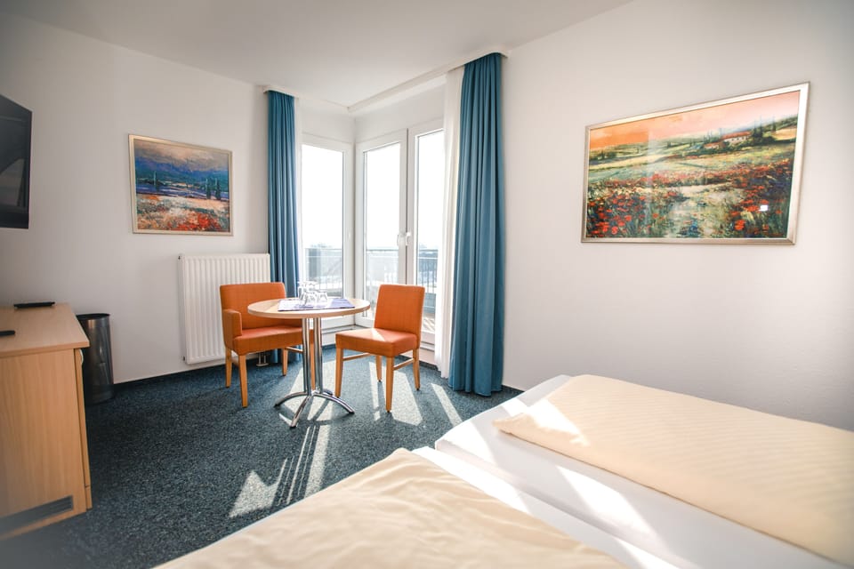 Deluxe Double Room, 1 King Bed, Balcony | Hypo-allergenic bedding, in-room safe, desk, laptop workspace