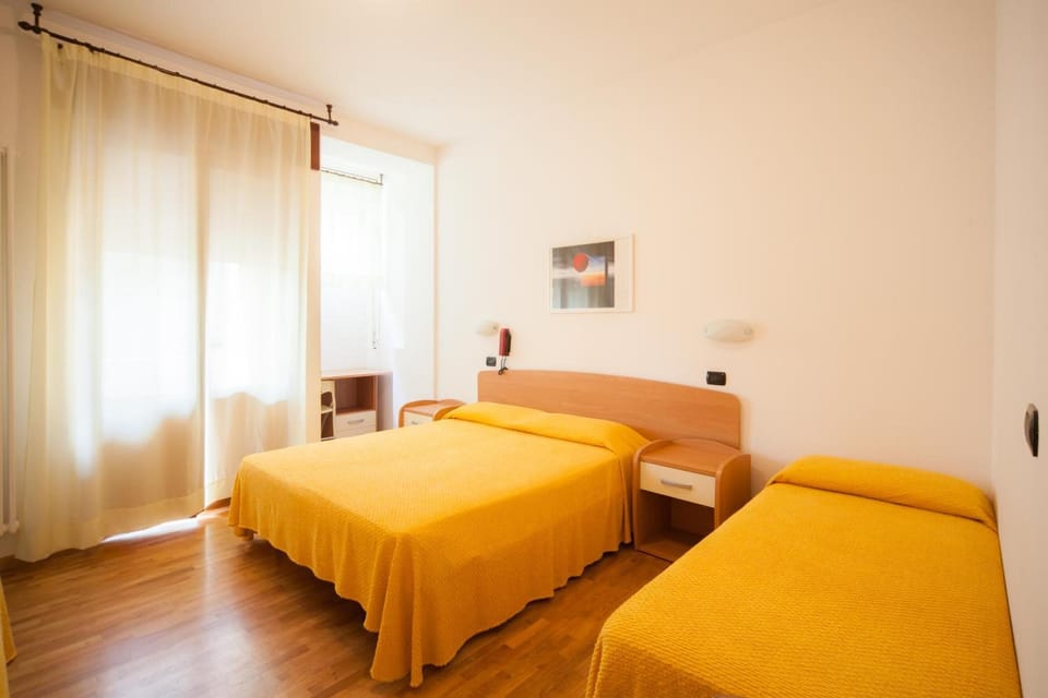 In-room safe, desk, laptop workspace, free WiFi