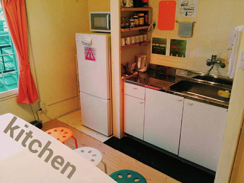 Shared fridge, shared microwave