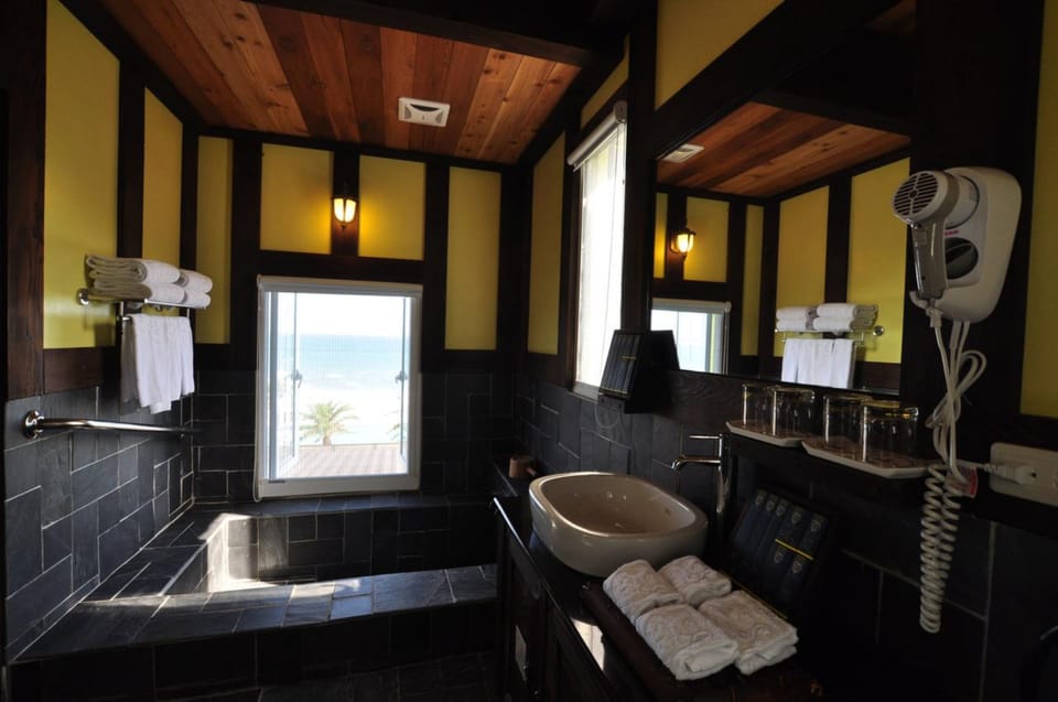 Signature Villa for 2 people, Sea View | Bathroom | Separate tub and shower, deep soaking tub, free toiletries, hair dryer