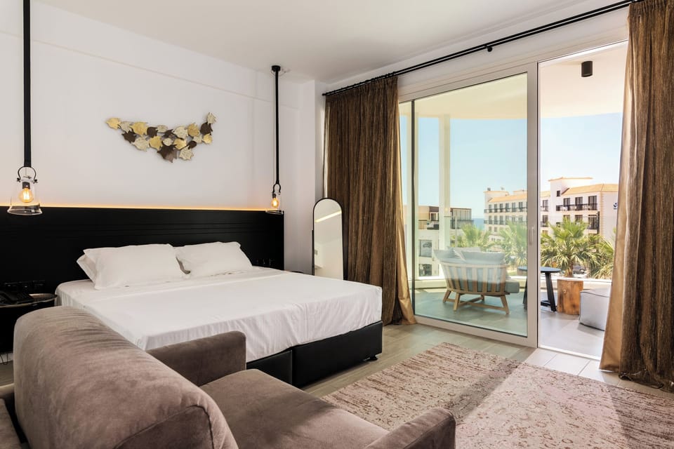 Deluxe Double Room | In-room safe, laptop workspace, blackout drapes, soundproofing