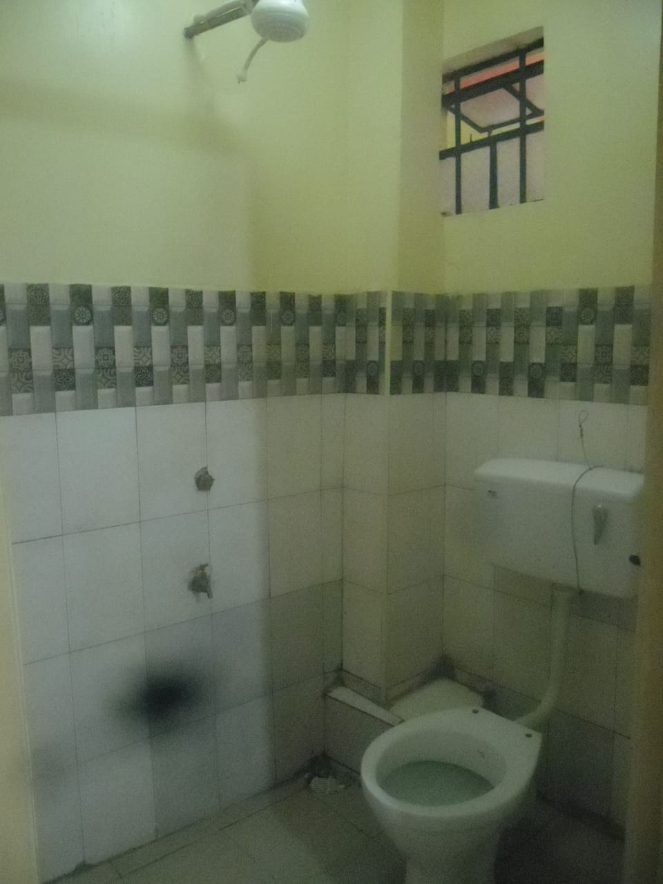 Double Room | Bathroom | Shower, free toiletries, towels
