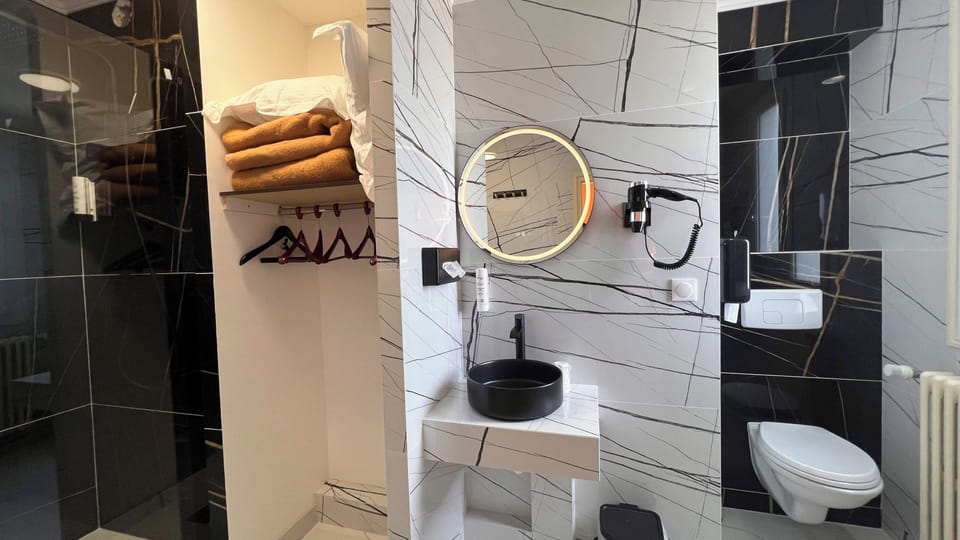 Family Room | Bathroom | Hair dryer, towels
